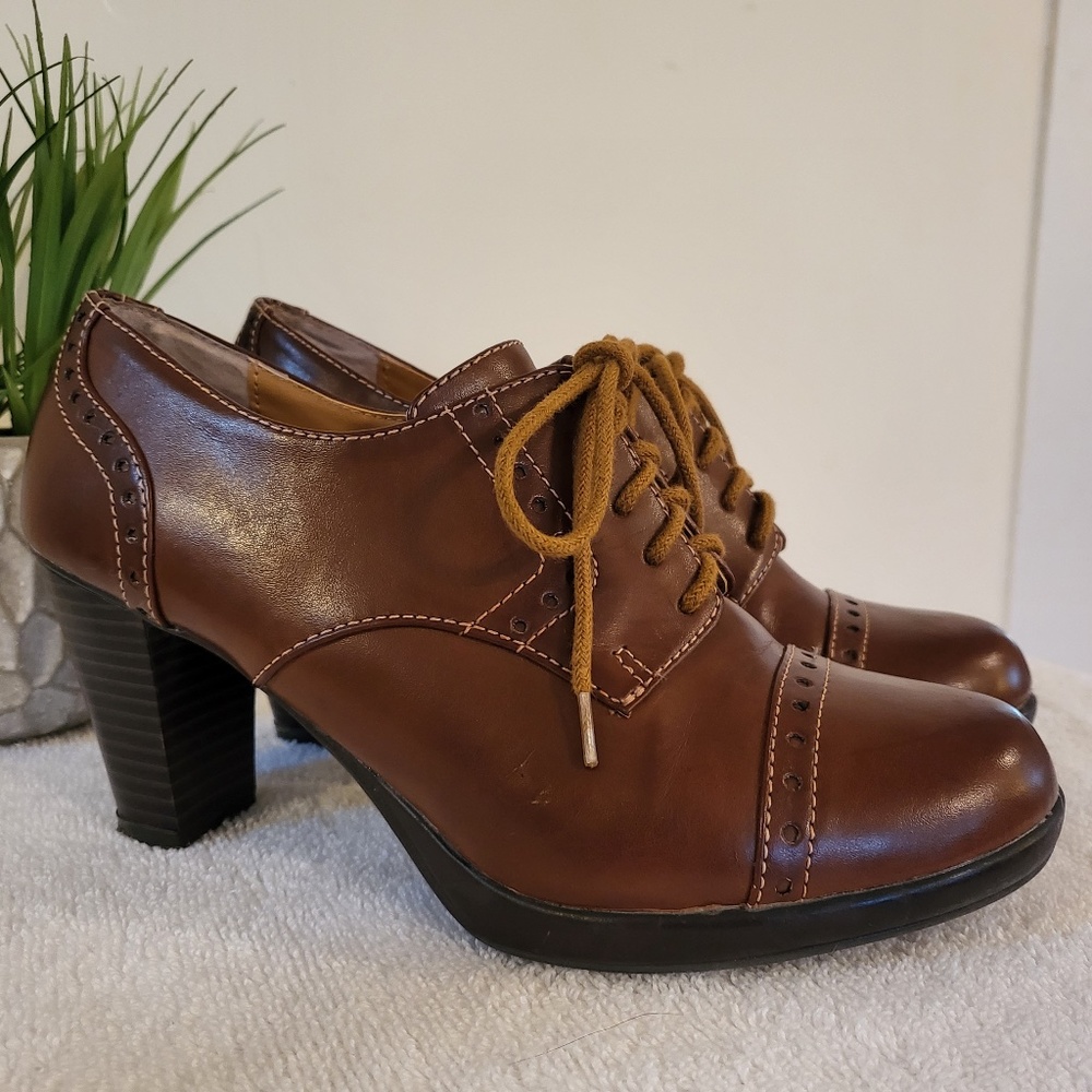 G.H. Bass | Brown Oxford Lace Up Ankle Boot | 7.5 M (Style - Faith)